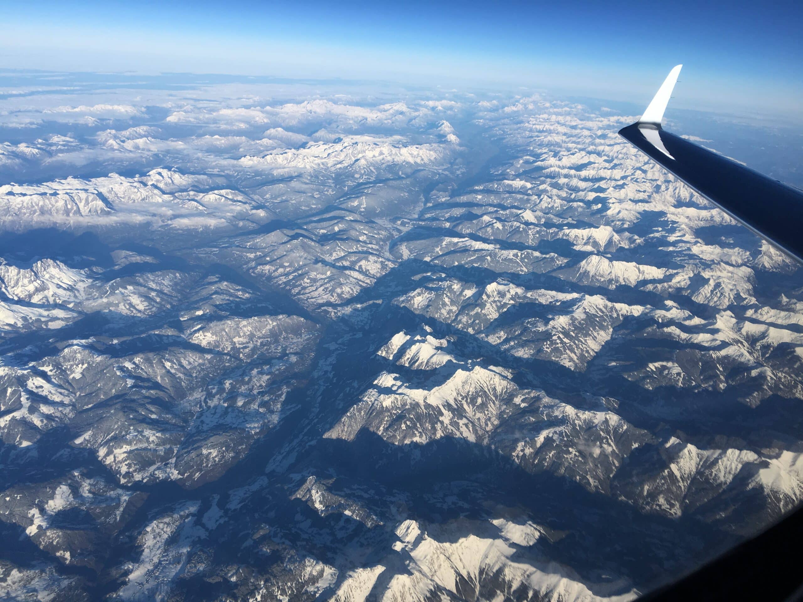 Hangar einer Flugschule mit Flugzeugen
