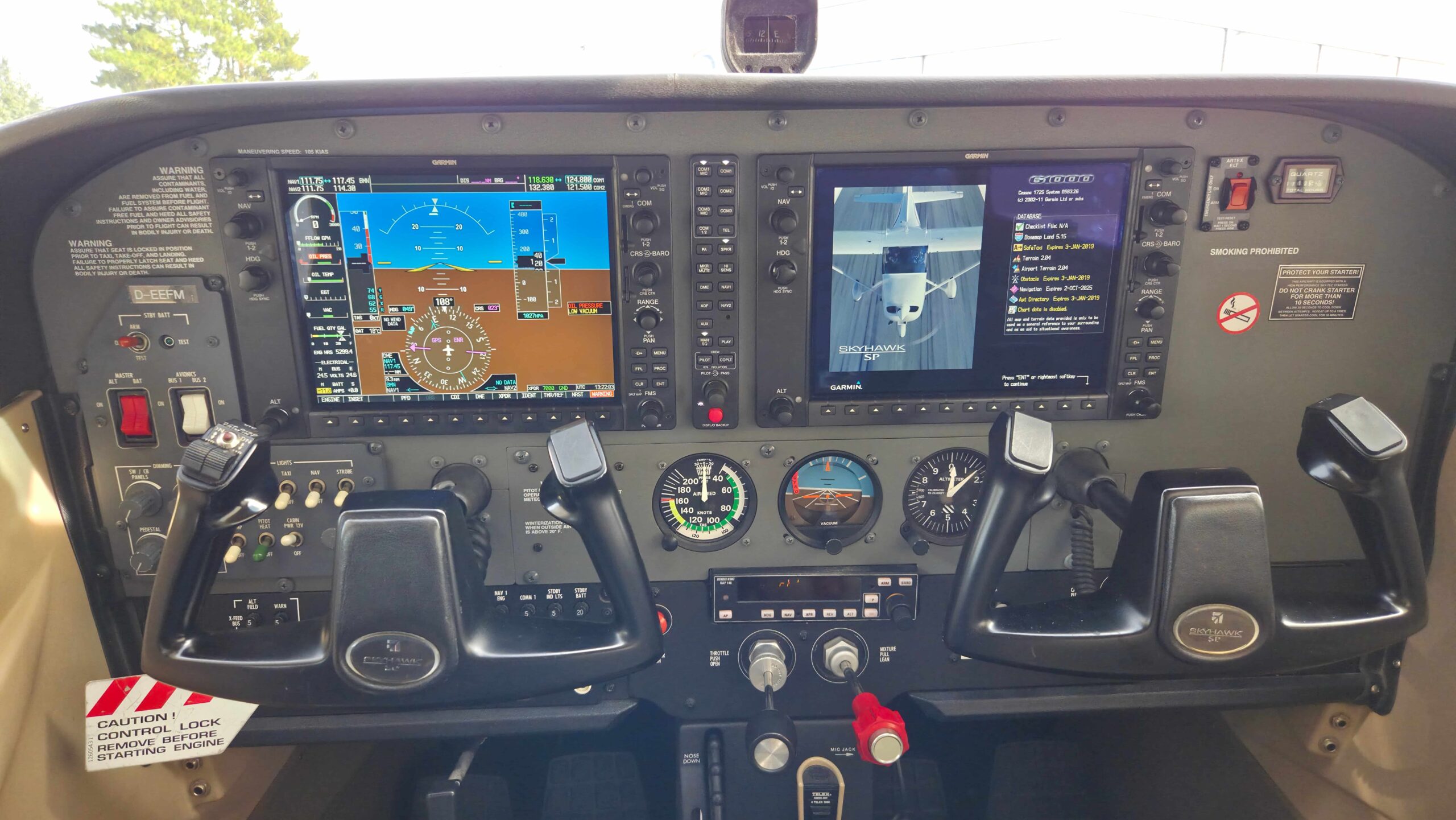 CESSNA C172SP Cockpit View Garmin G1000 Glass Cockpit
